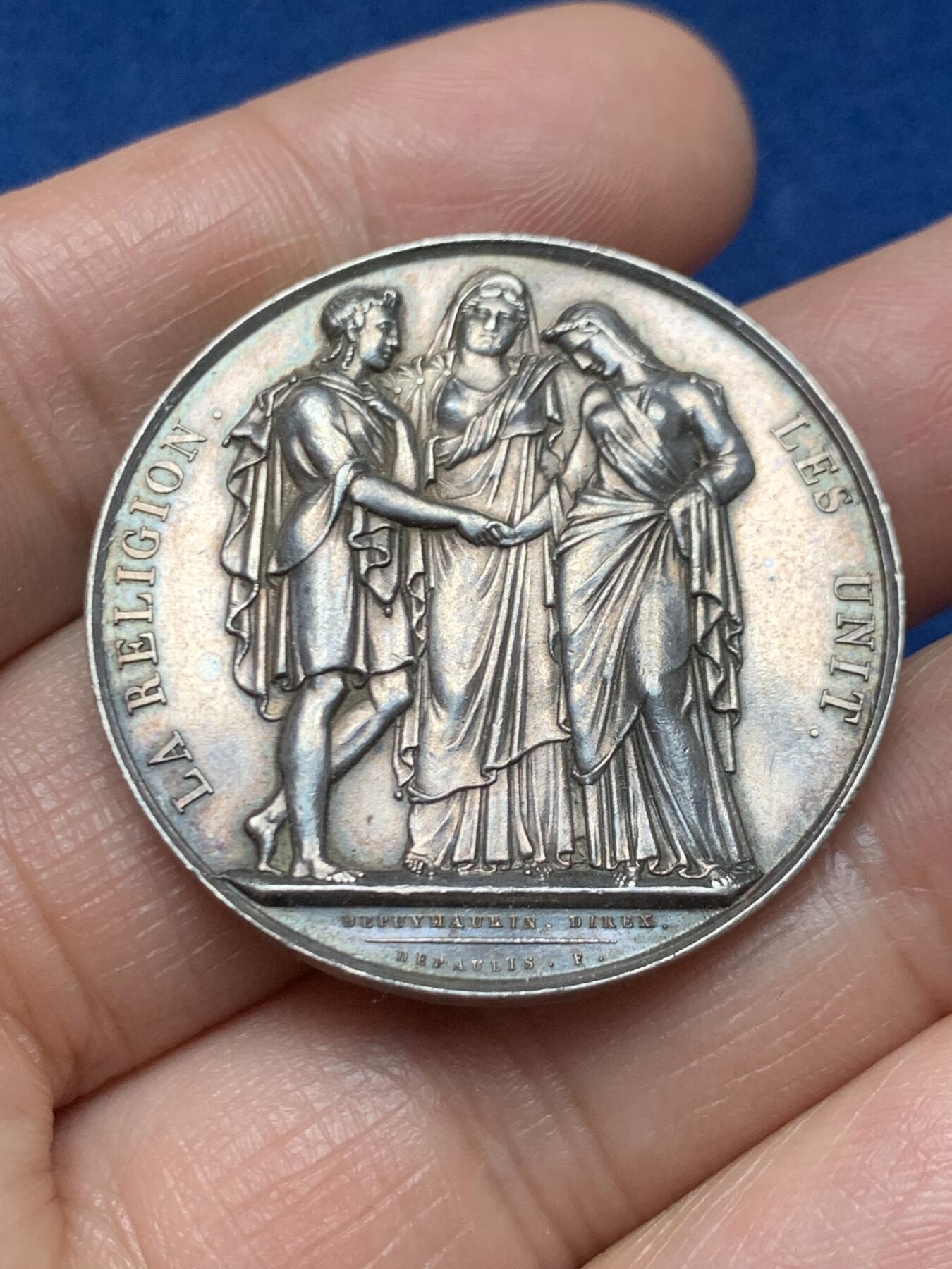 《竞宝斋》第466场 周日，周一 2场连拍 （全场包邮）欢迎送拍 法国婚姻与爱情纪念银章，20.12g，35.8mm，无边铭。