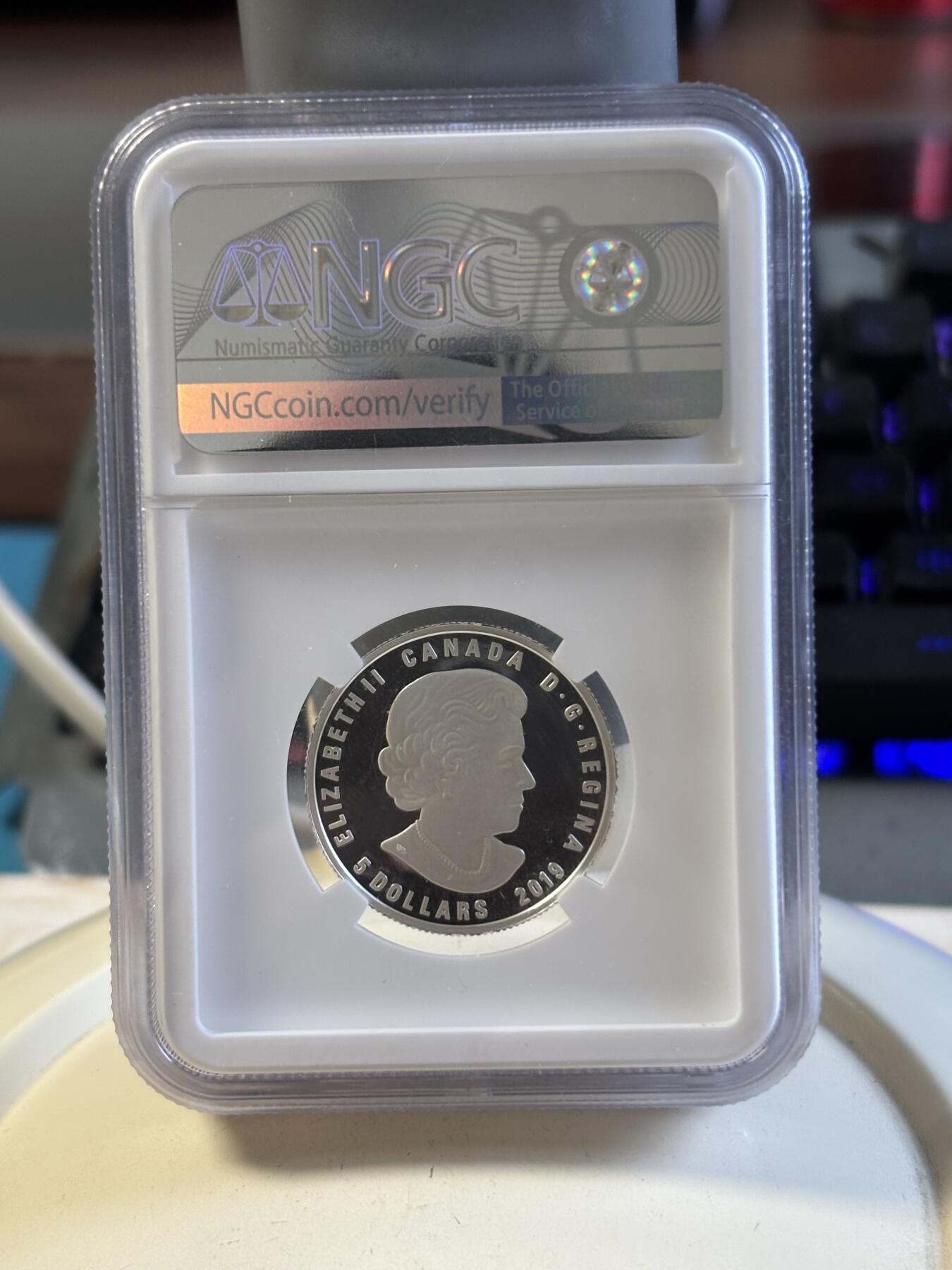 第192期拍卖 加拿大2019年十二星座双子座镶水晶彩银币NGC-PF70，9999银，7.96克，发行4000枚