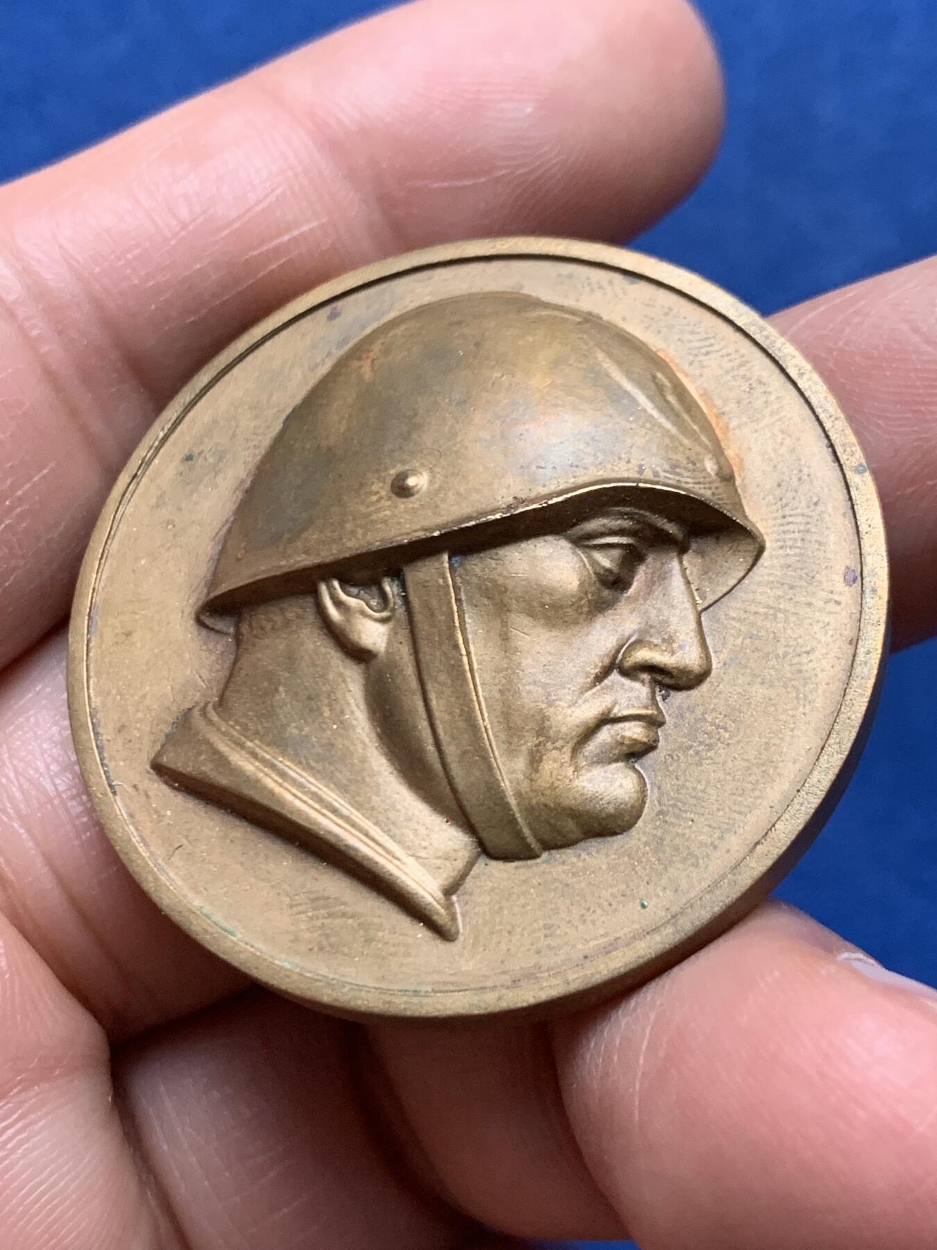 《竞宝斋》第466场 周日，周一 2场连拍 （全场包邮）欢迎送拍 1928年意大利墨索里尼第六届全国葡萄节铜章，36克，39.6mm，带原盒，人物超高浮雕非常挺拔漂亮。意大利全国葡萄节是法西斯政权将农业生产与民族主义宣传结合的重要活动。