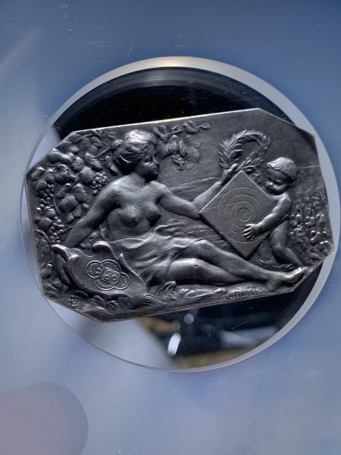 《竞宝斋》第466场 周日，周一 2场连拍 （全场包邮）欢迎送拍 NGC MS63 法国1903马孔射击节清凉银章 49*32mm 高分 首见品 加大盒