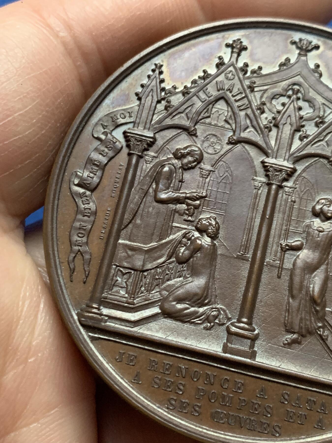 《竞宝斋》第466场 周日，周一 2场连拍 （全场包邮）欢迎送拍 1874年法国洗礼大铜章，蜜蜂铜标边铭，品相极佳，带原盒，直径：51mm，重：57.92g