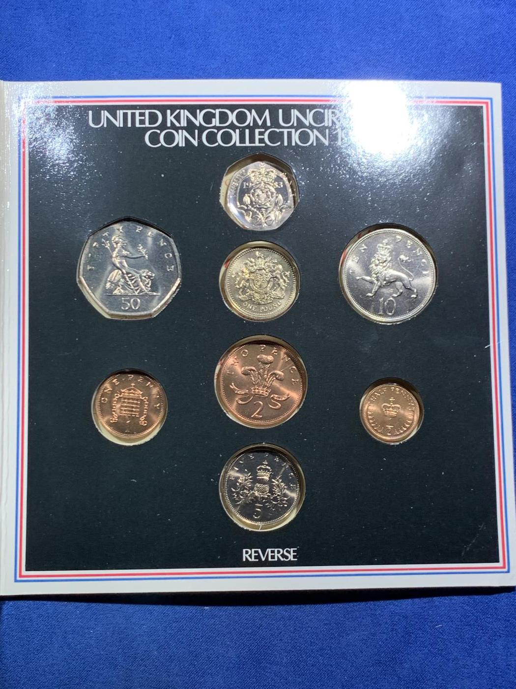 《竞宝斋》第466场 周日，周一 2场连拍 （全场包邮）欢迎送拍 英国1983年套币册 新1镑发行首年 精美纹章盾徽漂亮 1/2便士的最后几年 册证齐全 细节见图