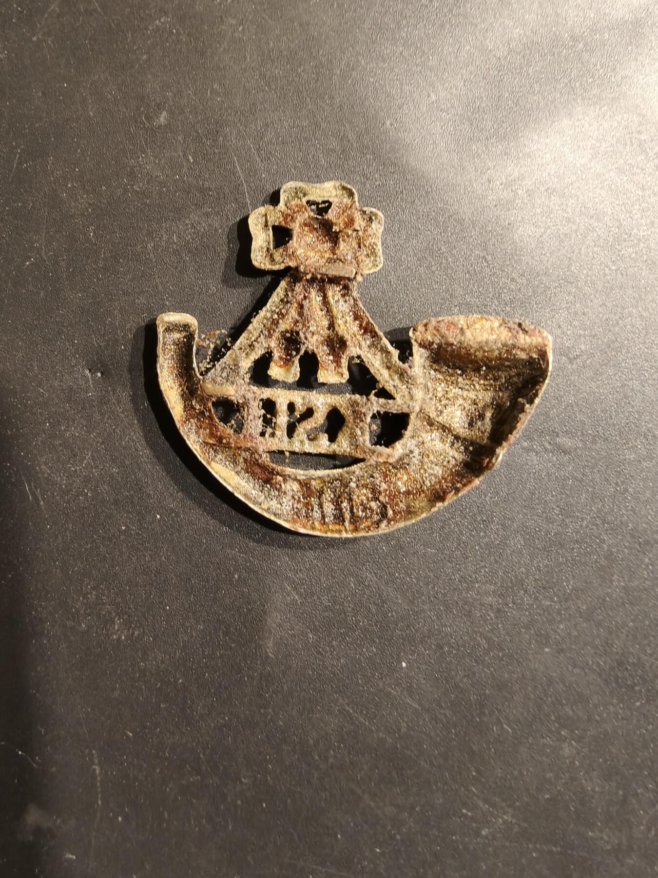 老王徽章第185期 英国国王轻步兵团领章    一战时期