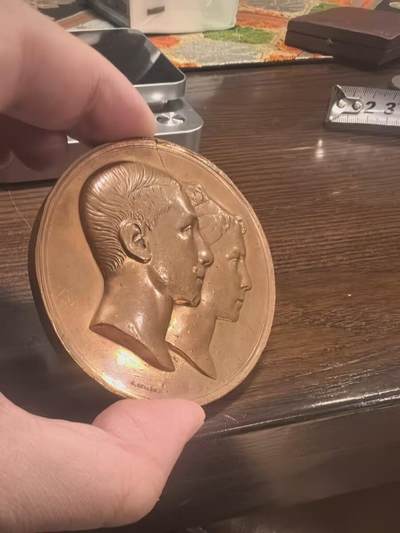 欧洲银章、铜章，大优惠起拍价都是银价计算 1878年西班牙阿方索十二世与玛丽亚·梅塞德斯婚礼纪念铜章 259.2克这是一枚为纪念西班牙国王阿方索十二世