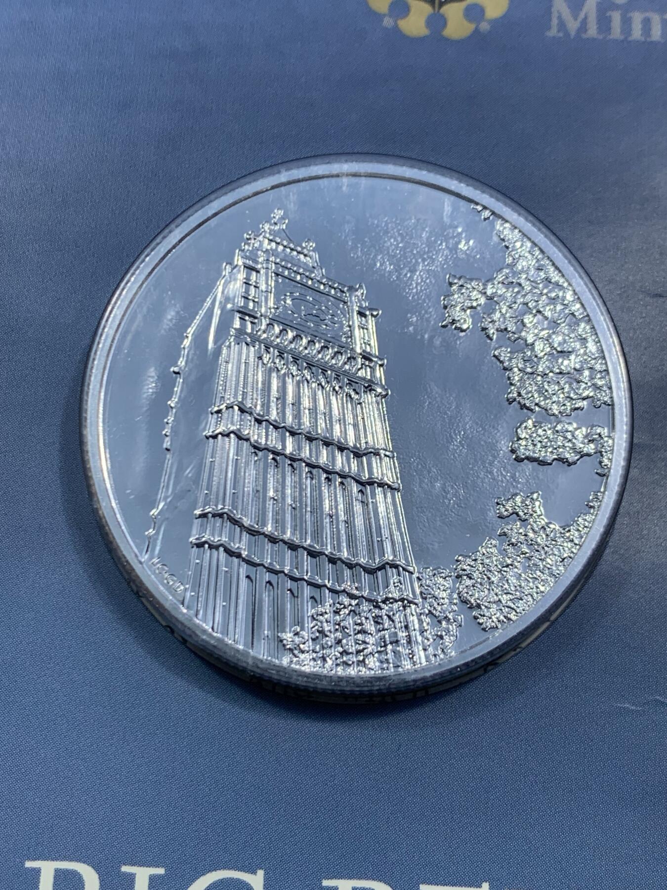 《竞宝斋》第466场 周日，周一 2场连拍 （全场包邮）欢迎送拍 英国2015年大笨钟100英镑银币，2盎司，999银，卡装