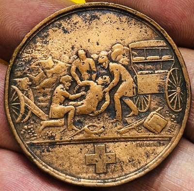 文馨钱币收藏第 295 场，（元宵场）各种银币散币纪念章，长期接代拍业务 - 存世量极少的一枚纪念章，1870-1871 年普法战争战地记者救护纪念章。纪念在战场上从事人道主义救护工作的记者们，这是世界新闻史上最早的战地记者救护组织纪念章之一，具有极高的收藏价值，由法国战争部颁发，详情看图