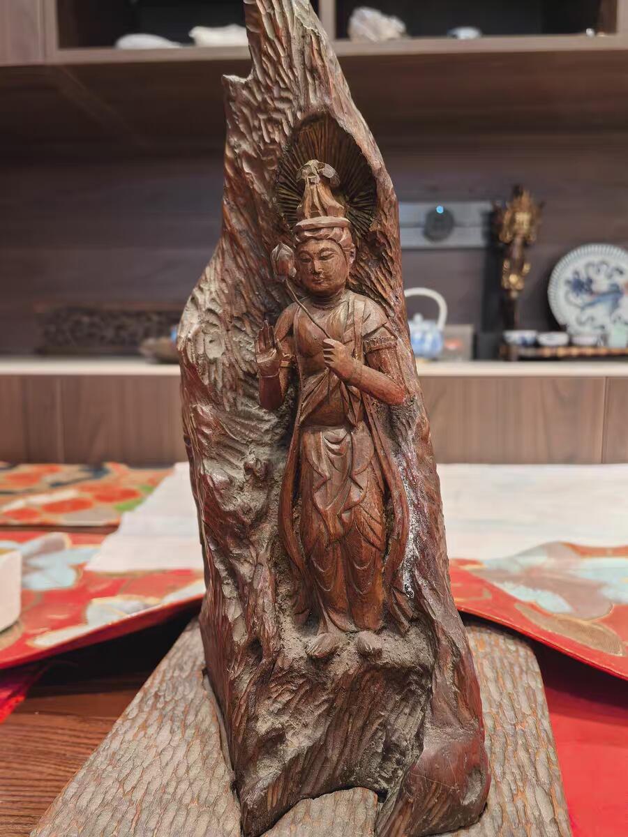 欧洲铜章和回流杂项第一场 木雕摆件，手臂出有断裂，502胶水粘着，谨慎出价谢谢了