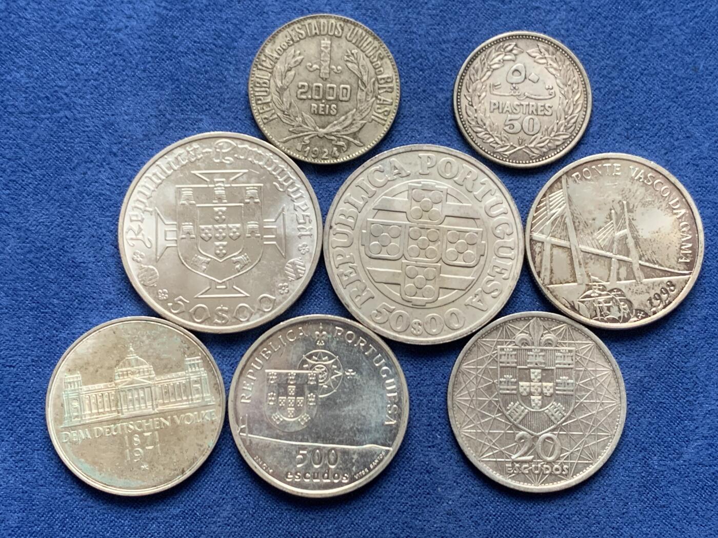 《竞宝斋》第466场 周日，周一 2场连拍 （全场包邮）欢迎送拍 八枚一组 外国银币 细节见图 总重约98.2克