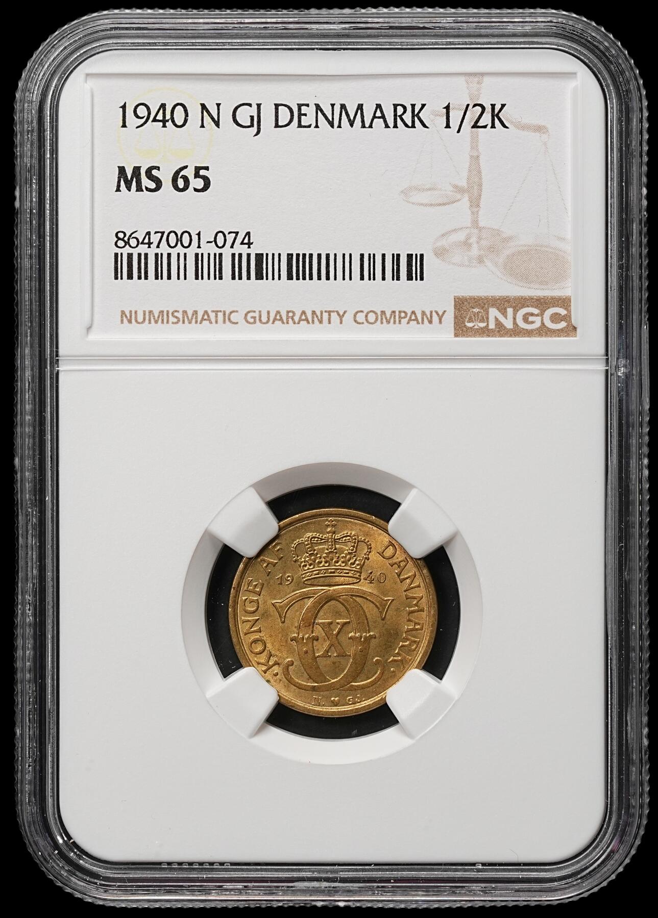 修遠堂世界钱币第106期，请看参拍说明 NGC MS65 1940年皇冠1/2克朗