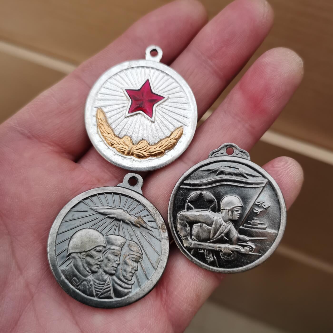 苏联朝鲜奖章收藏   朝鲜老奖章一组3个