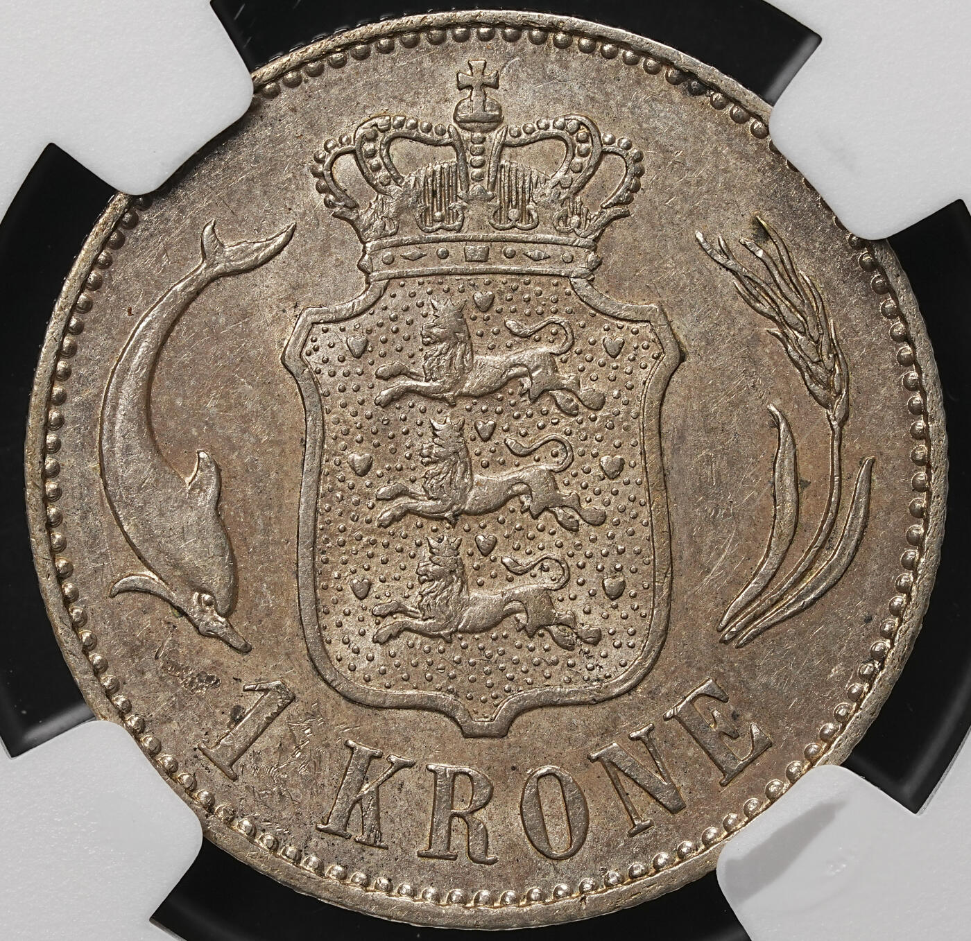 修遠堂世界钱币第106期，请看参拍说明 NGC MS63 1898年丹麦海豚1克朗银币，稀少的早期年份，充分流通品种，MS有分难