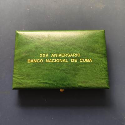 【全场包邮】纯粹捡漏拍509场 - 古巴1975年5/10比索官方盒装央行25周年纪念精制2枚全银版套币【38毫米26.66克90%+30毫米13.33克90%】-原盒