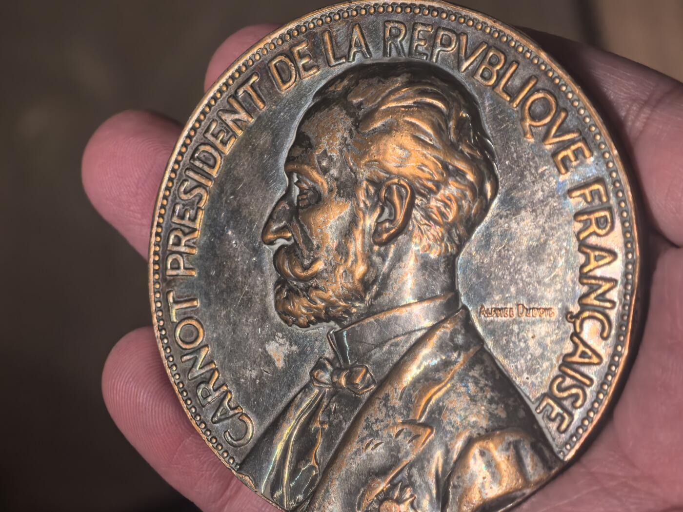 欧洲铜章和回流杂项第一场 欧洲铜章 法国萨迪·卡诺总统纪念章 这是一枚纪念法兰西第三共和国总统**玛丽·弗朗索瓦·萨迪·卡诺（Marie François Sadi Carnot）**的纪念章。铜镀银、鎏银铜章