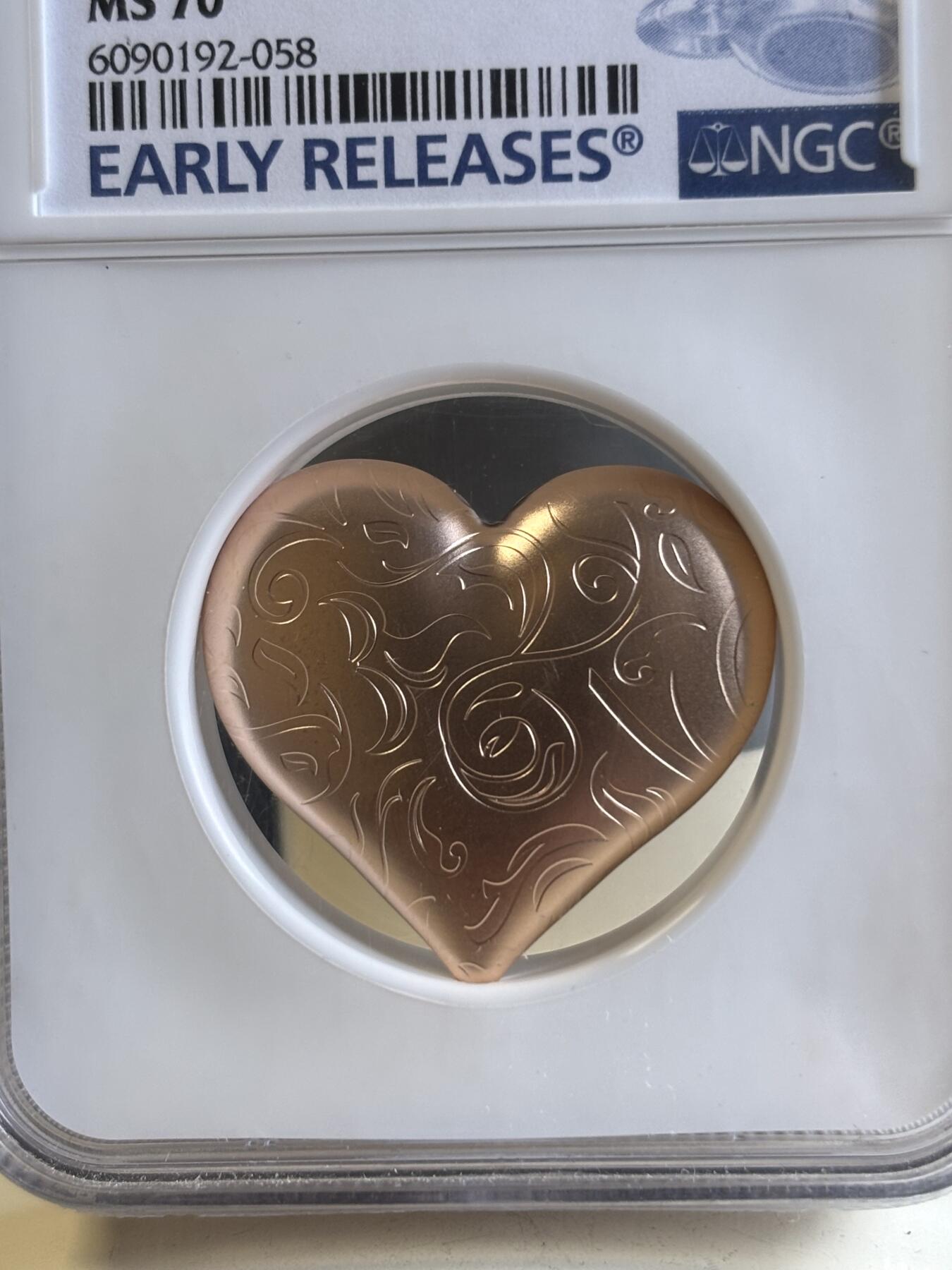 第192期拍卖 帕劳2021年情人节心形玫瑰金纪念银币NGC-MS70首，999银镀金，发行999枚