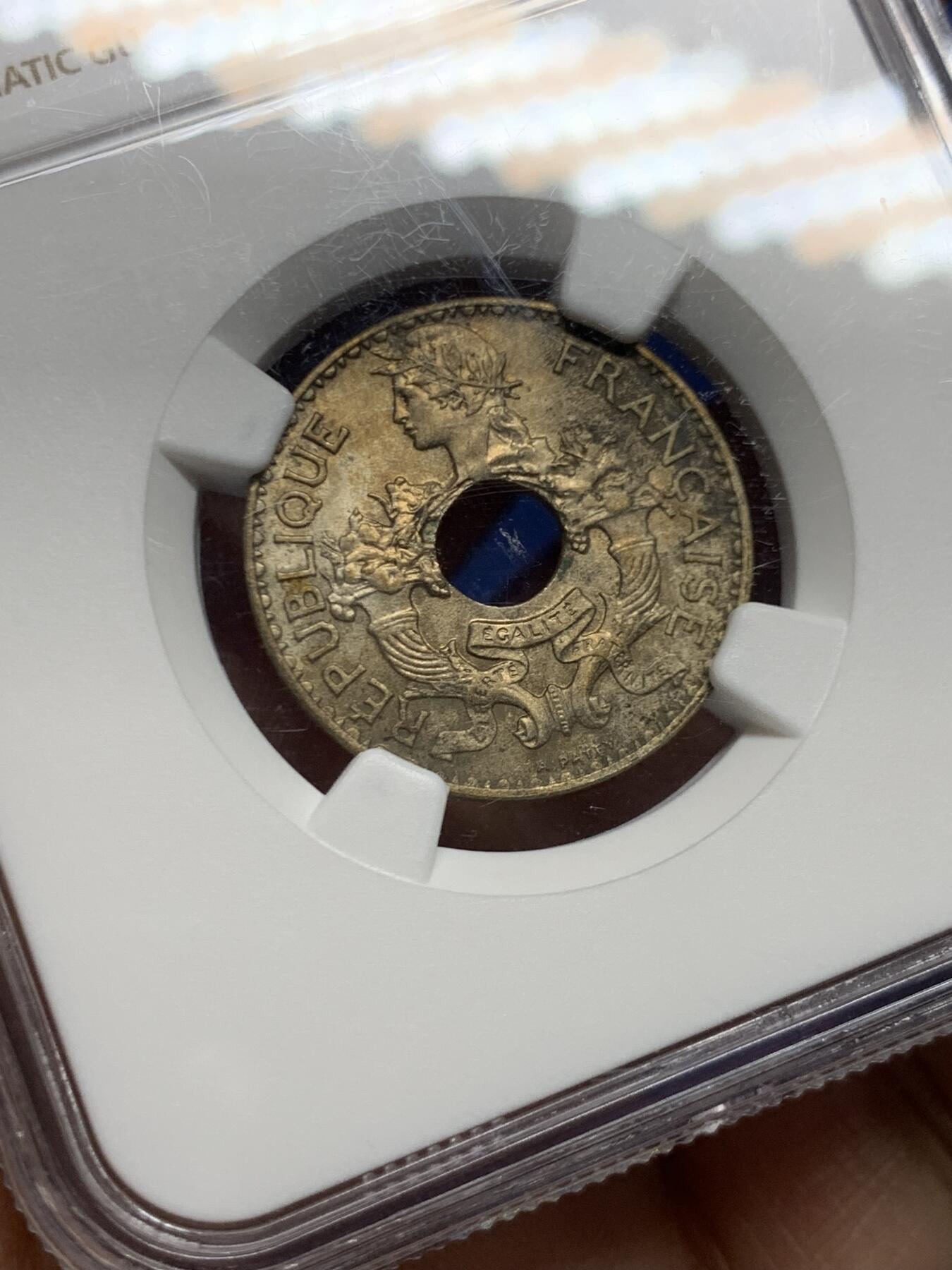 《竞宝斋》第466场 周日，周一 2场连拍 （全场包邮）欢迎送拍 NGC UNC 法属印支1938年中孔5分镍币 图案清晰 性价比高