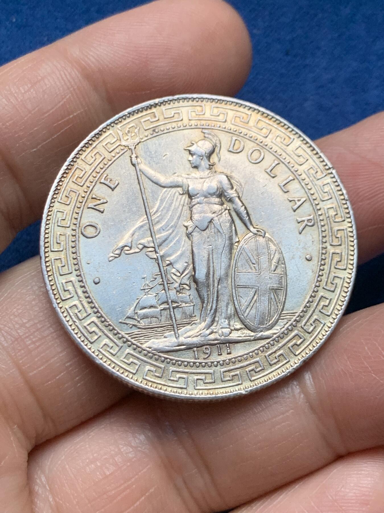 《竞宝斋》第466场 周日，周一 2场连拍 （全场包邮）欢迎送拍 1911b版英属站洋贸易银币 背板带光 状态不错 细节见图