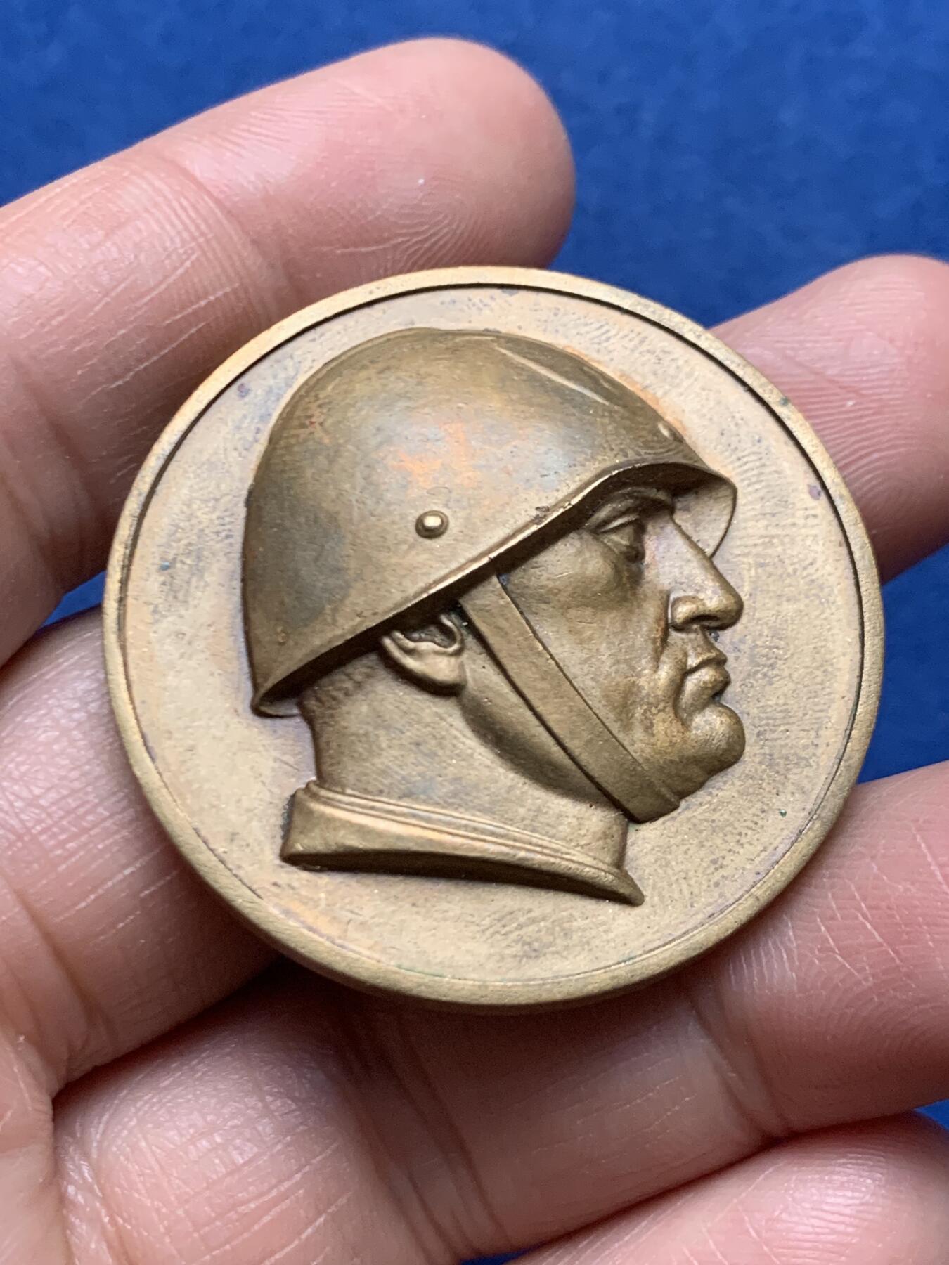 《竞宝斋》第466场 周日，周一 2场连拍 （全场包邮）欢迎送拍 1928年意大利墨索里尼第六届全国葡萄节铜章，36克，39.6mm，带原盒，人物超高浮雕非常挺拔漂亮。意大利全国葡萄节是法西斯政权将农业生产与民族主义宣传结合的重要活动。