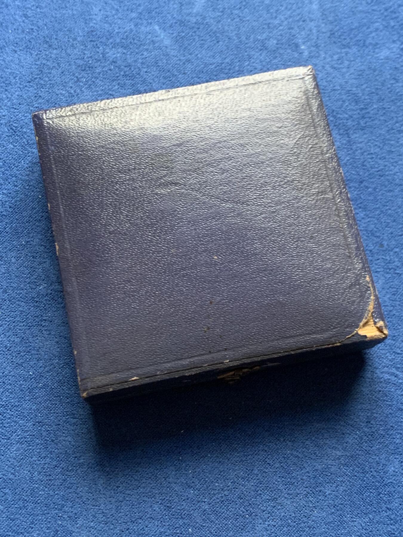 《竞宝斋》第466场 周日，周一 2场连拍 （全场包邮）欢迎送拍 法国塞纳省商业法庭银章 50.3mm 60.6克 丰饶角2银标 带盒