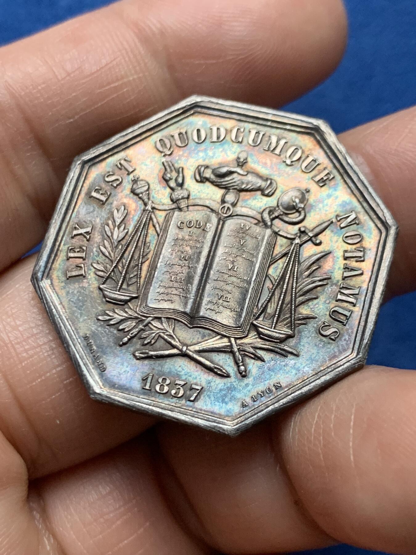 《竞宝斋》第466场 周日，周一 2场连拍 （全场包邮）欢迎送拍 1837年法国维埃纳省公证人八角银质代币，直径：33mm，重：14g，丰饶角银标