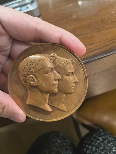 欧洲银章、铜章，大优惠起拍价都是银价计算 1878年西班牙阿方索十二世与玛丽亚·梅塞德斯婚礼纪念铜章 259.2克这是一枚为纪念西班牙国王阿方索十二世