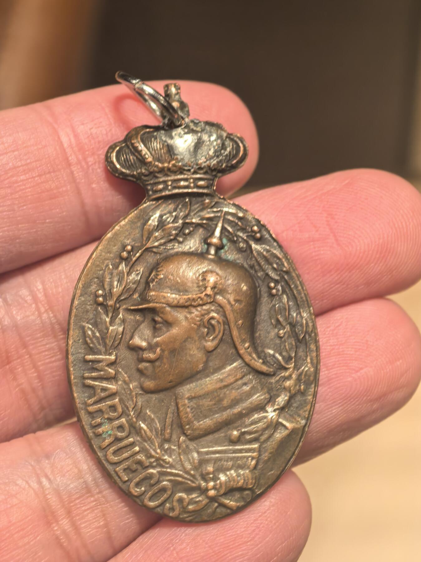 欧洲铜章和回流杂项第一场 西班牙阿方索十三世时期的摩洛哥战役纪念奖章，头上有修复，谨慎拍卖