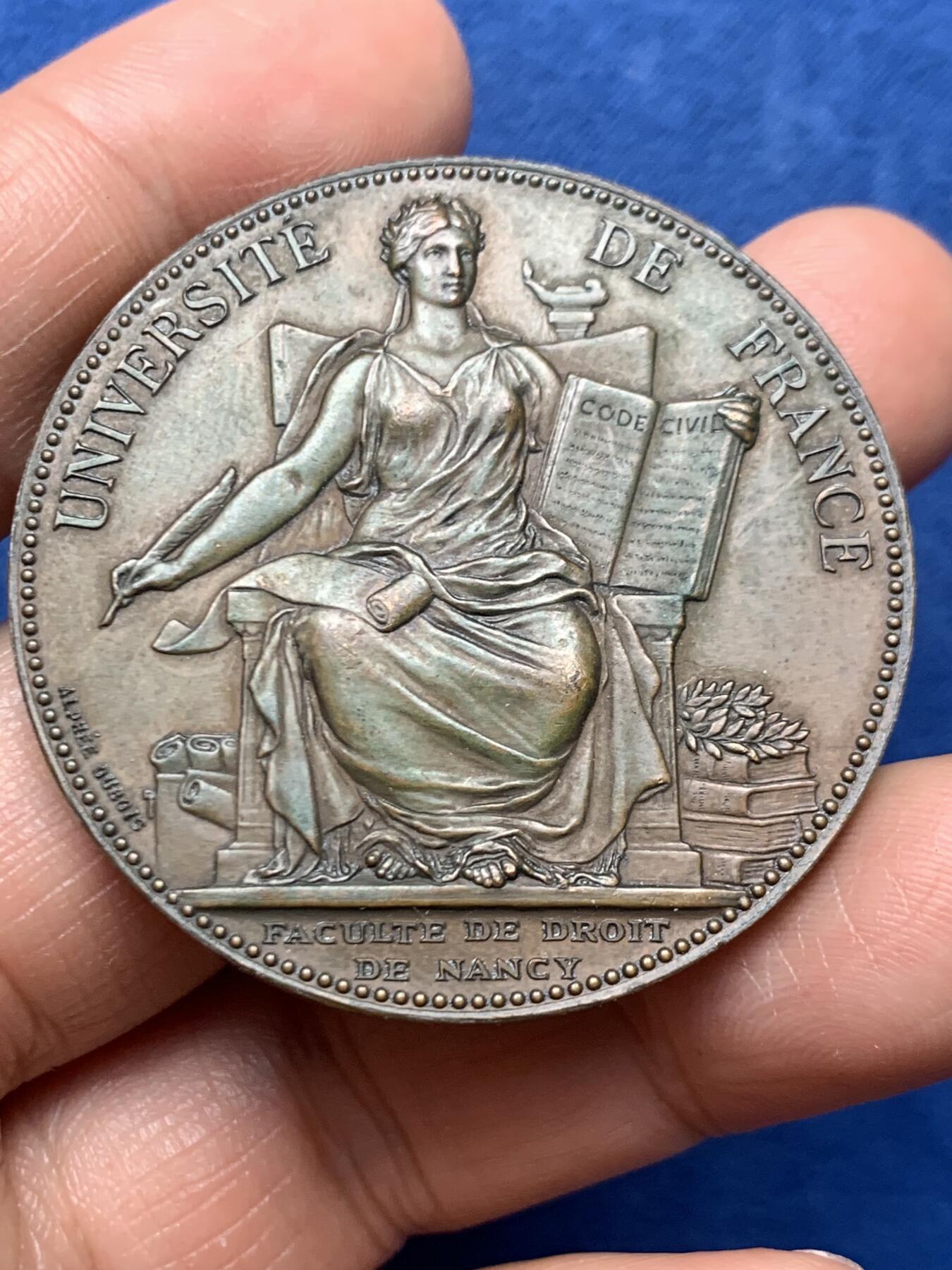 《竞宝斋》第466场 周日，周一 2场连拍 （全场包邮）欢迎送拍 1882年法兰西大学普瓦捷法学院纪念铜章 44.05克 45.2mm 丰饶角铜标