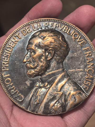 欧洲铜章和回流杂项第一场 - 欧洲铜章 法国萨迪·卡诺总统纪念章 这是一枚纪念法兰西第三共和国总统**玛丽·弗朗索瓦·萨迪·卡诺（Marie François Sadi Carnot）**的纪念章。铜镀银、鎏银铜章