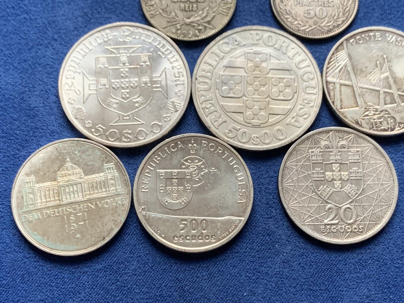 《竞宝斋》第466场 周日，周一 2场连拍 （全场包邮）欢迎送拍 八枚一组 外国银币 细节见图 总重约98.2克