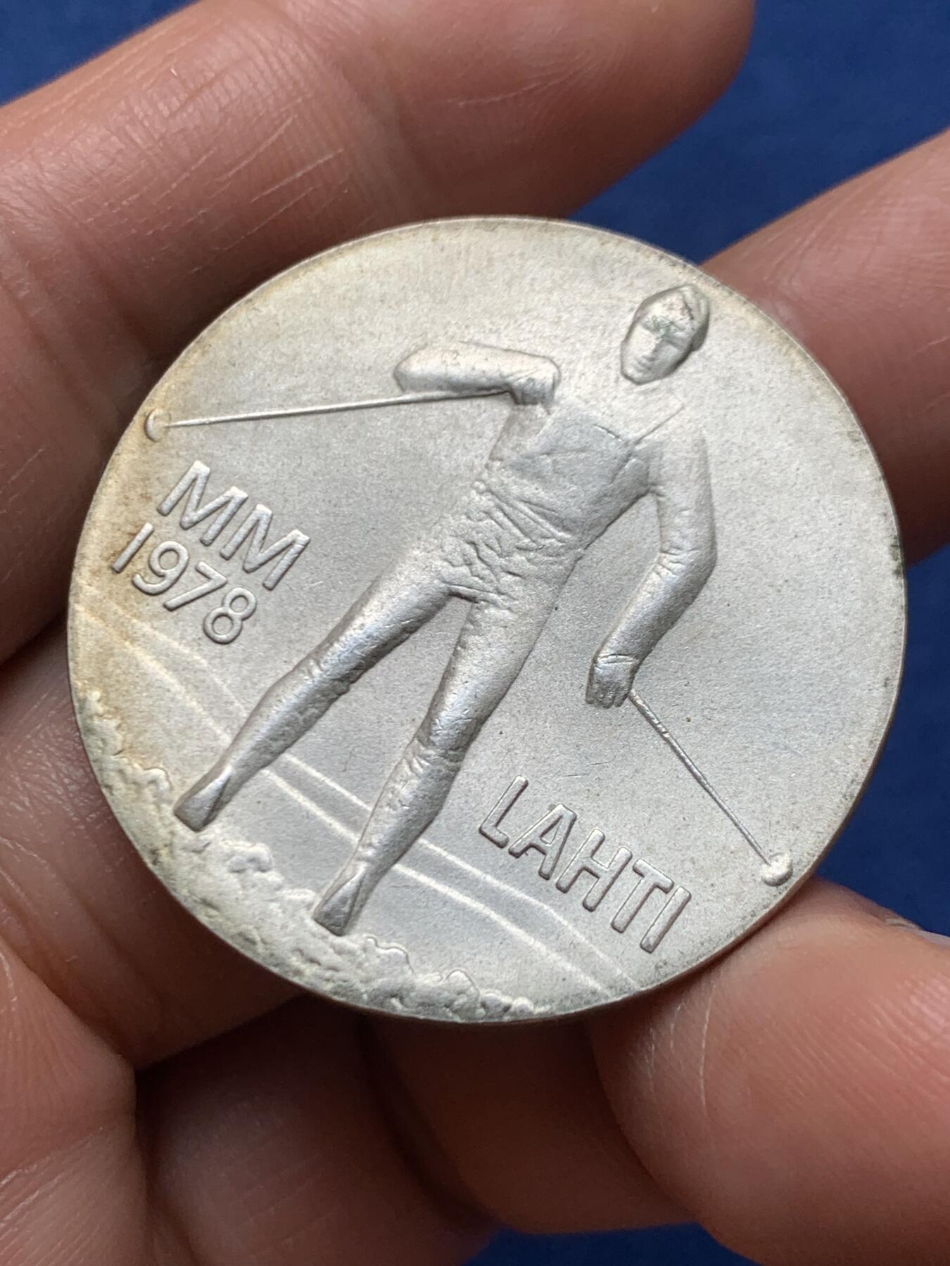 《竞宝斋》第466场 周日，周一 2场连拍 （全场包邮）欢迎送拍 芬兰1978年北欧世界滑雪锦标赛25马克纪念银币 26.5克