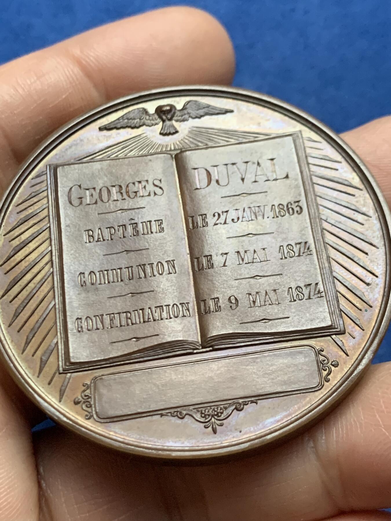 《竞宝斋》第466场 周日，周一 2场连拍 （全场包邮）欢迎送拍 1874年法国洗礼大铜章，蜜蜂铜标边铭，品相极佳，带原盒，直径：51mm，重：57.92g