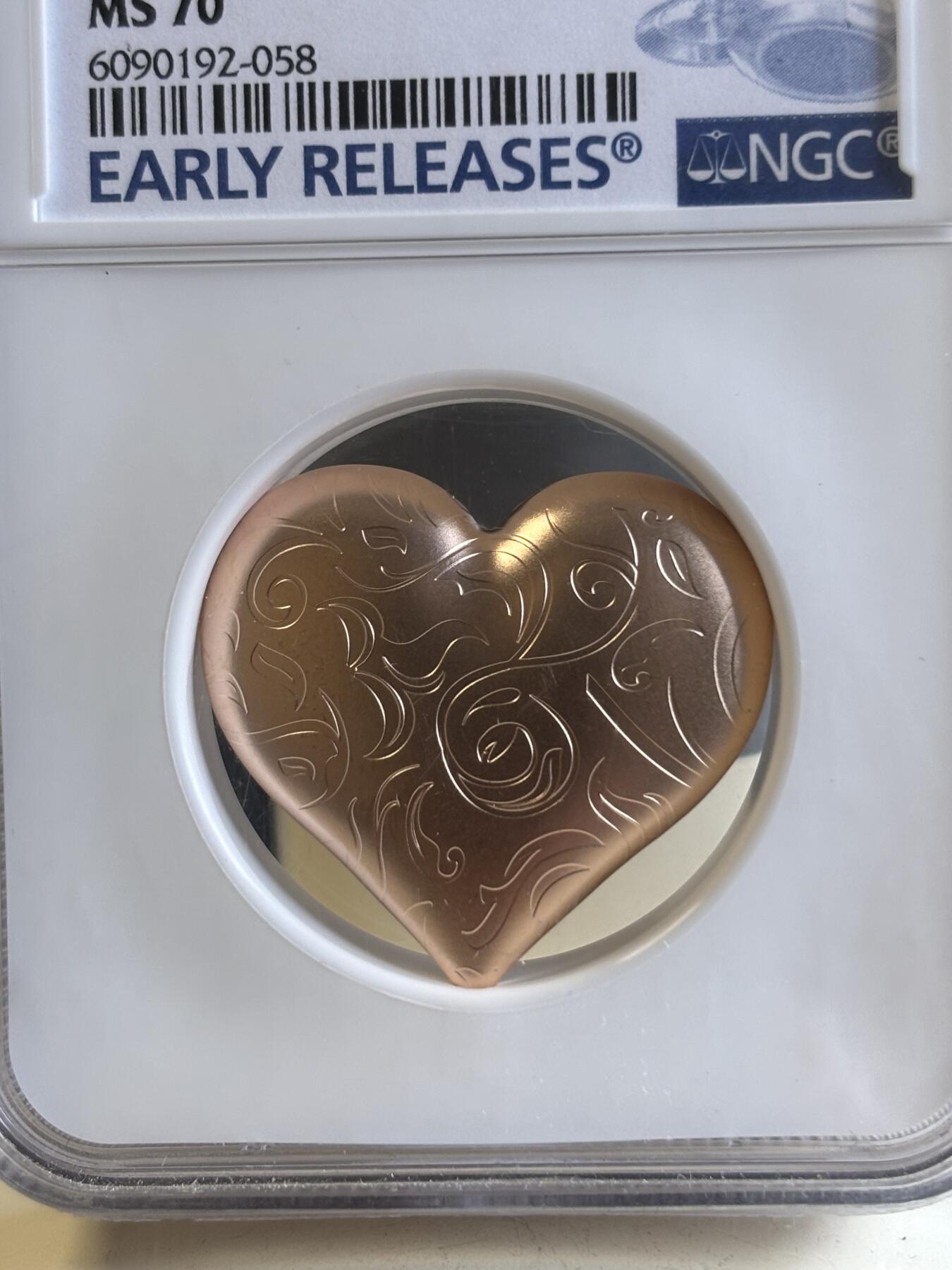 第192期拍卖 帕劳2021年情人节心形玫瑰金纪念银币NGC-MS70首，999银镀金，发行999枚