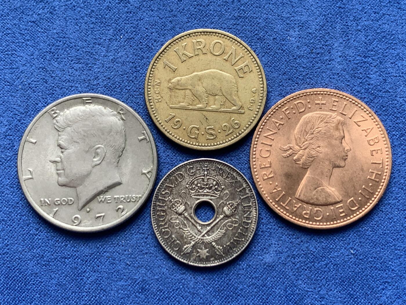 《竞宝斋》第466场 周日，周一 2场连拍 （全场包邮）欢迎送拍 外国硬币四枚一组 含一枚银币 细节见图