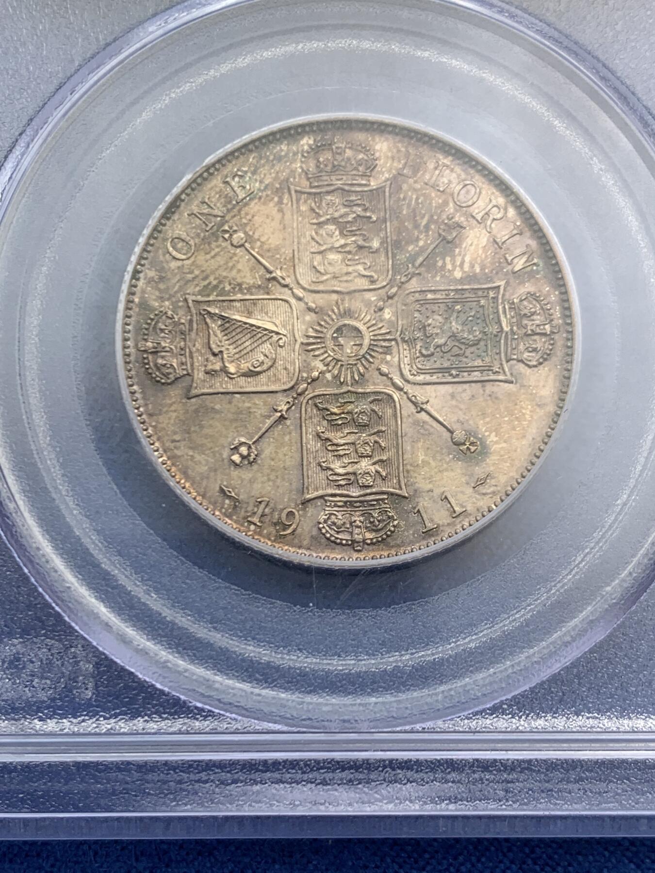《竞宝斋》第466场 周日，周一 2场连拍 （全场包邮）欢迎送拍 PCGS PR64 英国1911乔五精制弗罗林银币，铸量6000枚。人像深峻，镜面感超强，金彩包浆，状态极佳的一颗。pc早期小白盒严评，换盒有机会加分。盒子支撑有磕