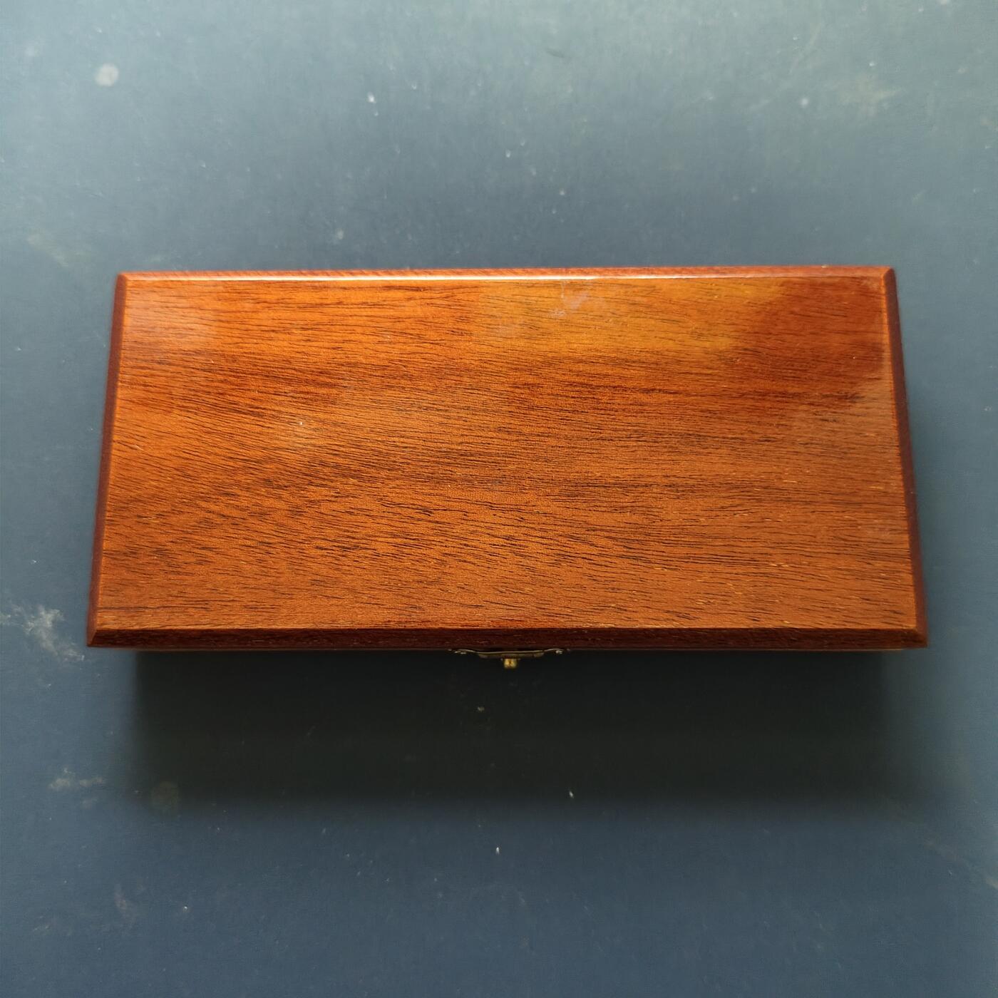 【全场包邮】纯粹捡漏拍509场 【少见】委内瑞拉1999年3000/6000玻利瓦尔官方发行马拉开铸币厂成立纪念仿古银铜【35毫米28克90%】2枚套币-盒证全-量5000