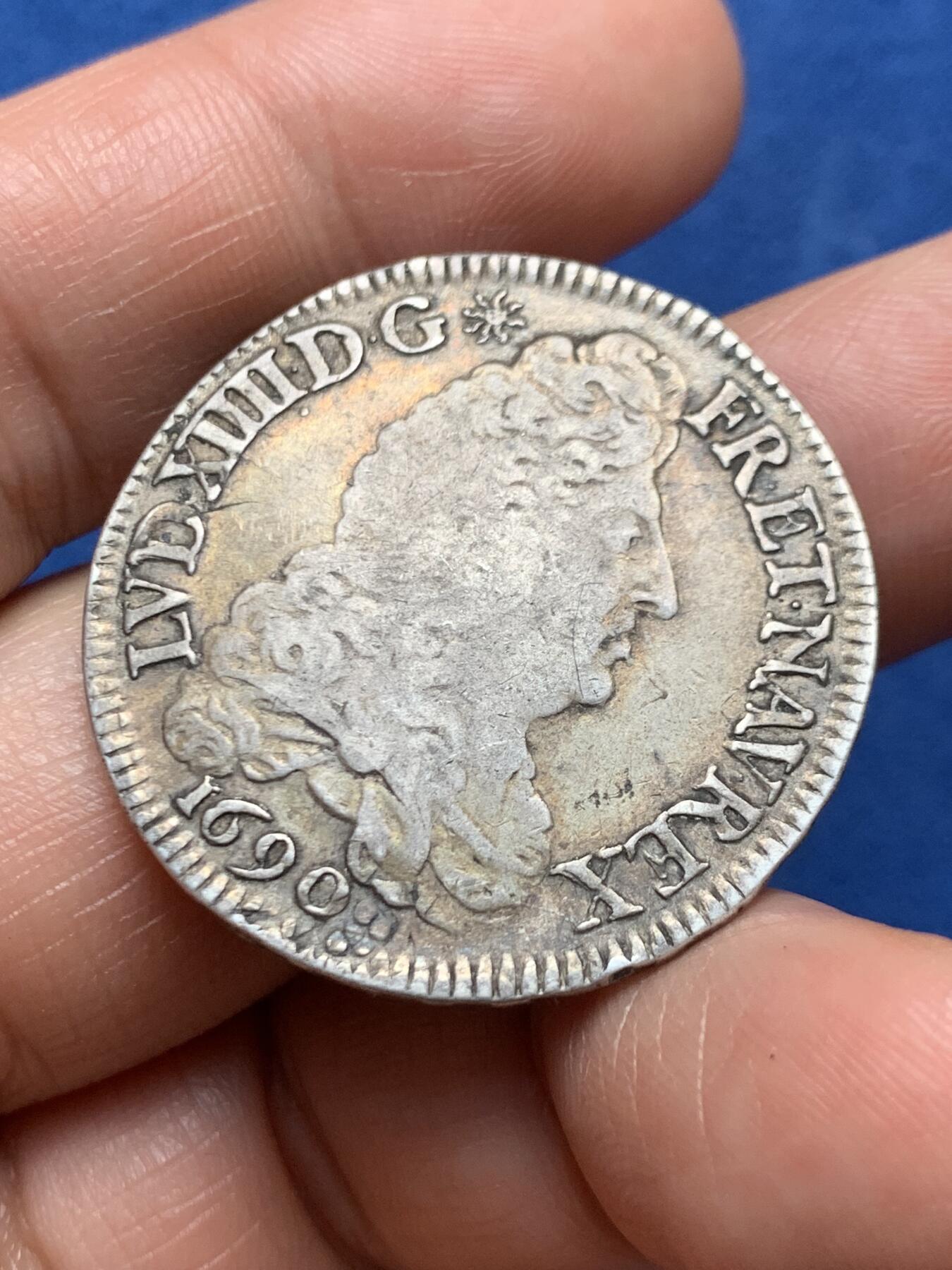 《竞宝斋》第466场 周日，周一 2场连拍 （全场包邮）欢迎送拍 法国1690年路易十四半埃居银币 少见面值 细节好 老包浆漂亮