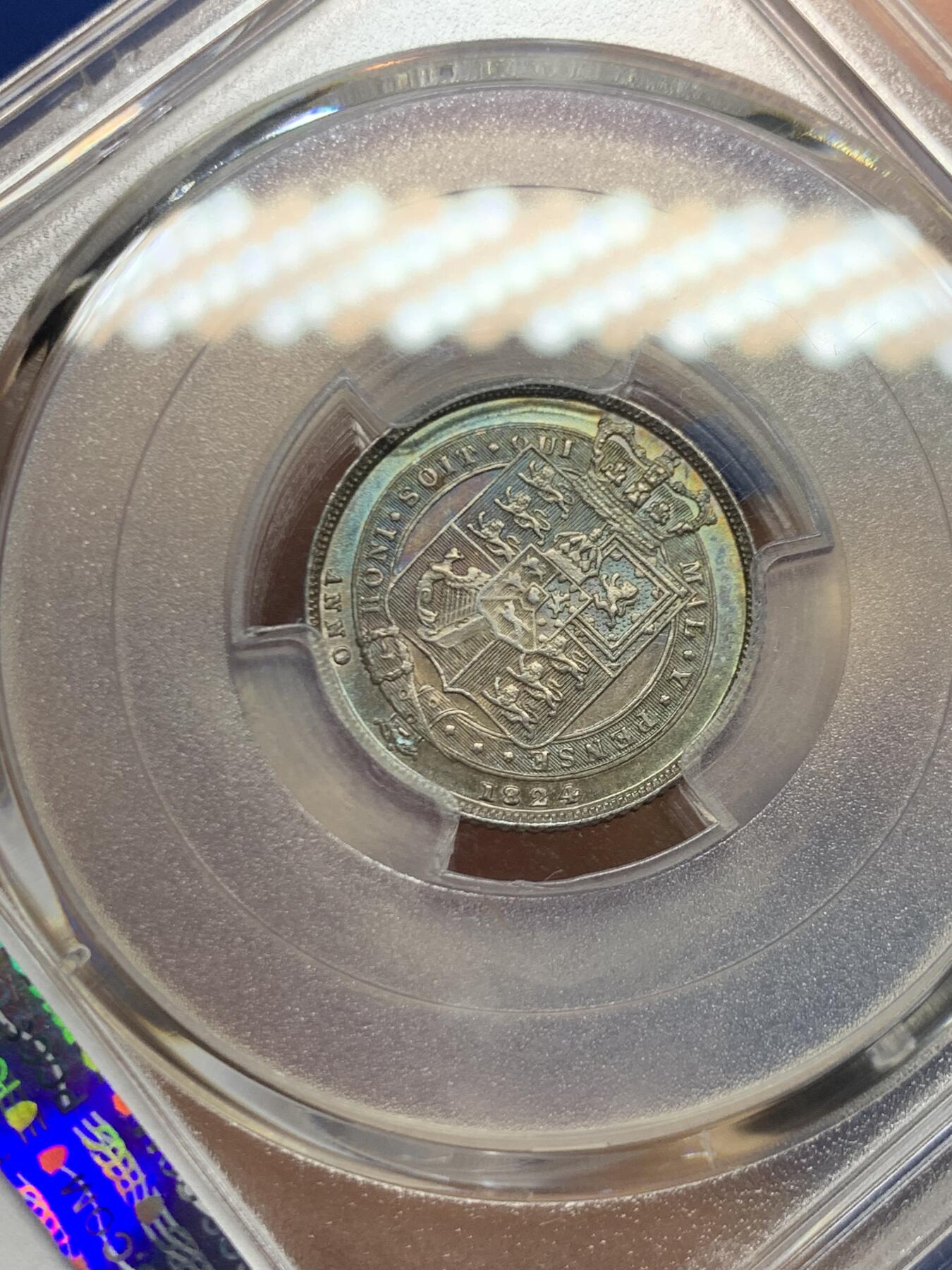 《竞宝斋》第466场 周日，周一 2场连拍 （全场包邮）欢迎送拍 PCGS MS63 英国1824年乔治四世6便士银币  较少见的盾徽版本 五彩欧洲包浆 实物很美