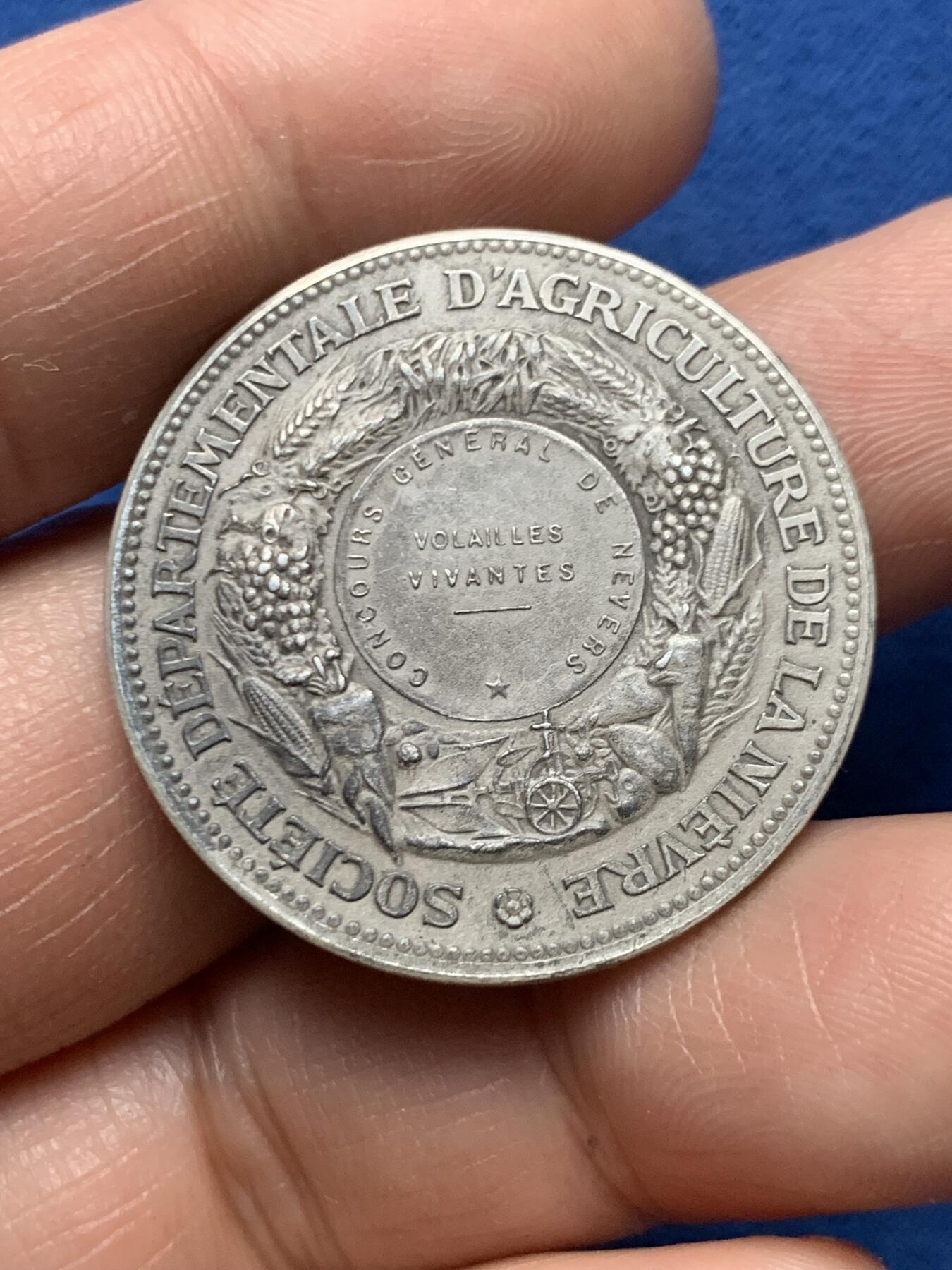 《竞宝斋》第466场 周日，周一 2场连拍 （全场包邮）欢迎送拍 法国涅夫勒省农业协会银章 丰饶角1银 16.2克 32mm