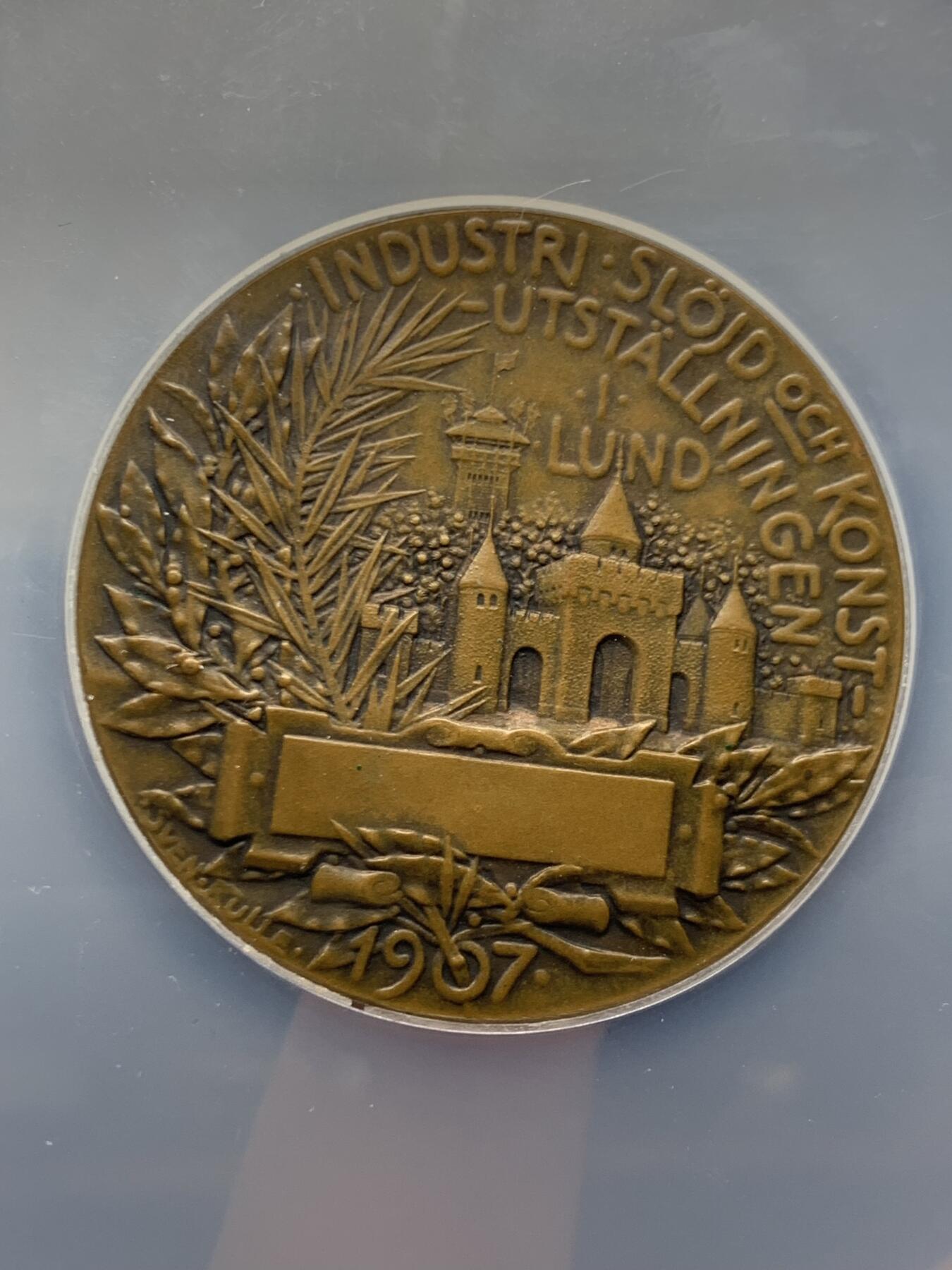 《竞宝斋》第466场 周日，周一 2场连拍 （全场包邮）欢迎送拍 NGC MS64BN 瑞典1907年艺术与工业博览会大铜章，46毫米，高分，加大盒封装。