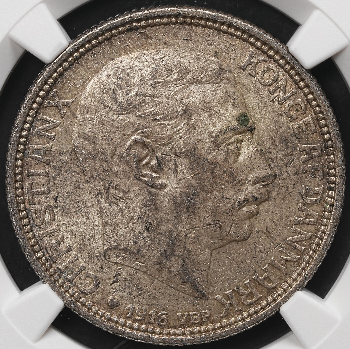 修遠堂世界钱币第106期，请看参拍说明 NGC MS62 1916年丹麦海豚2克朗银币 流通克朗MS较少见