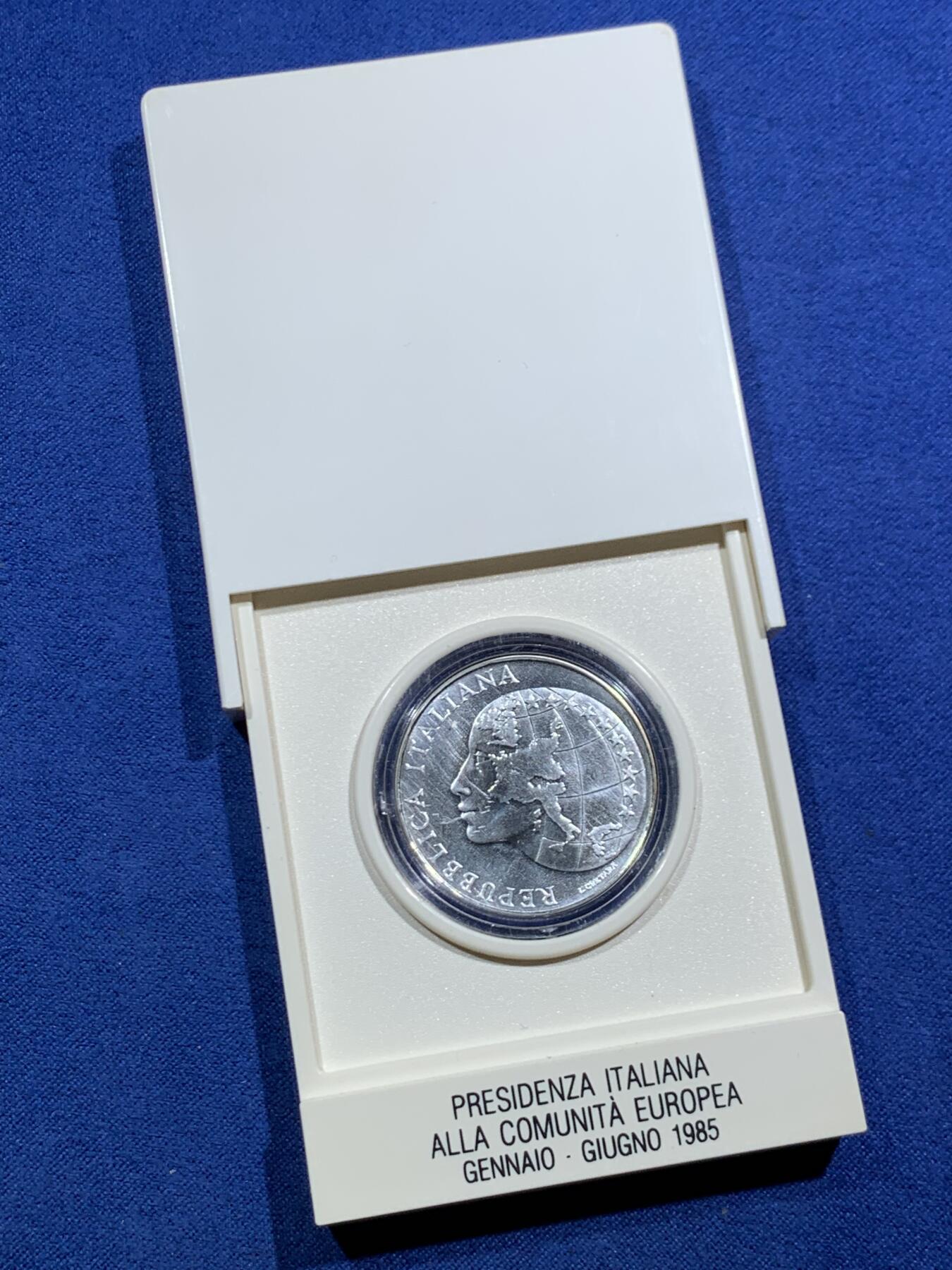 《竞宝斋》第466场 周日，周一 2场连拍 （全场包邮）欢迎送拍 意大利1985年500里拉银币 意大利成为欧共体主席 11克835银 盒证全