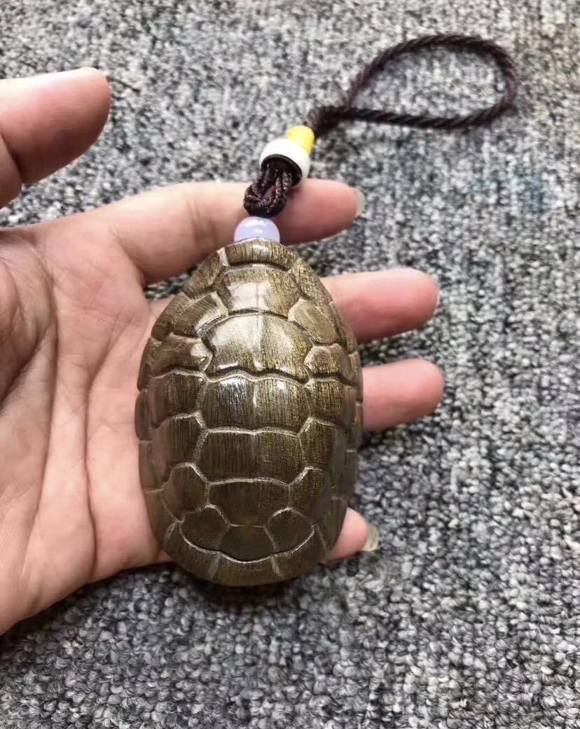 金丝楠阴沉木黄料精雕手把件～富甲天下