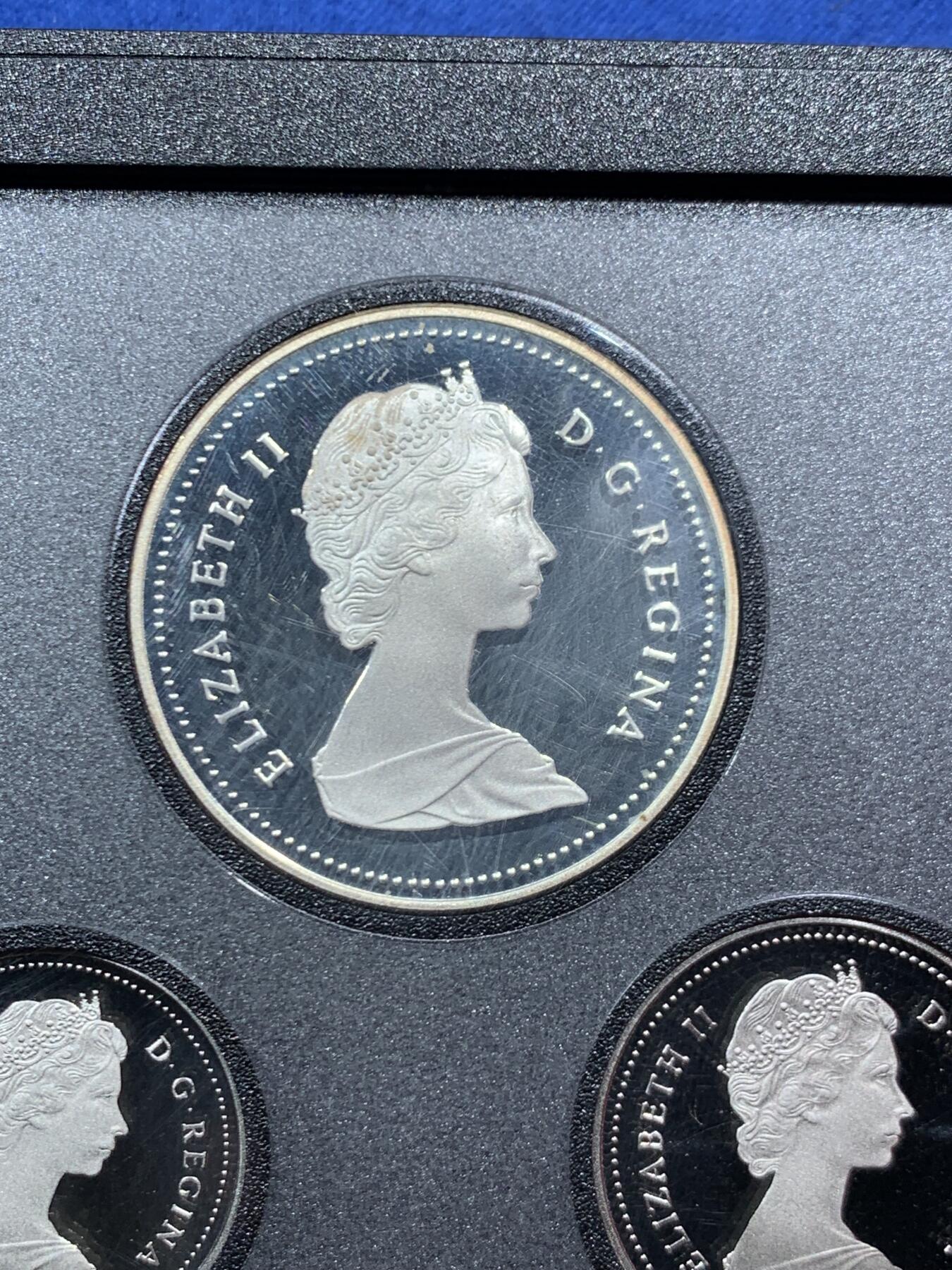 《竞宝斋》第466场 周日，周一 2场连拍 （全场包邮）欢迎送拍 加拿大1987年精制套币 含一枚银币 原盒带证书