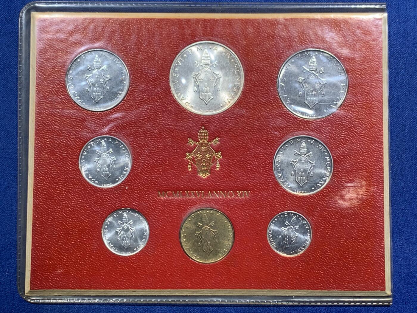 《竞宝斋》第466场 周日，周一 2场连拍 （全场包邮）欢迎送拍 梵蒂冈8枚装套币 带一枚500里拉银币