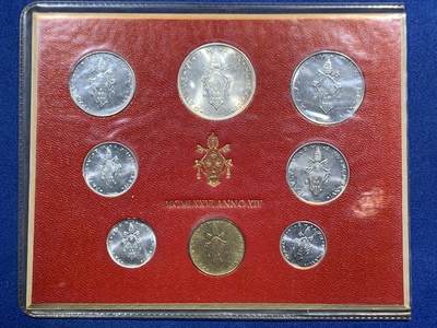 《竞宝斋》第466场 周日，周一 2场连拍 （全场包邮）欢迎送拍 - 梵蒂冈8枚装套币 带一枚500里拉银币