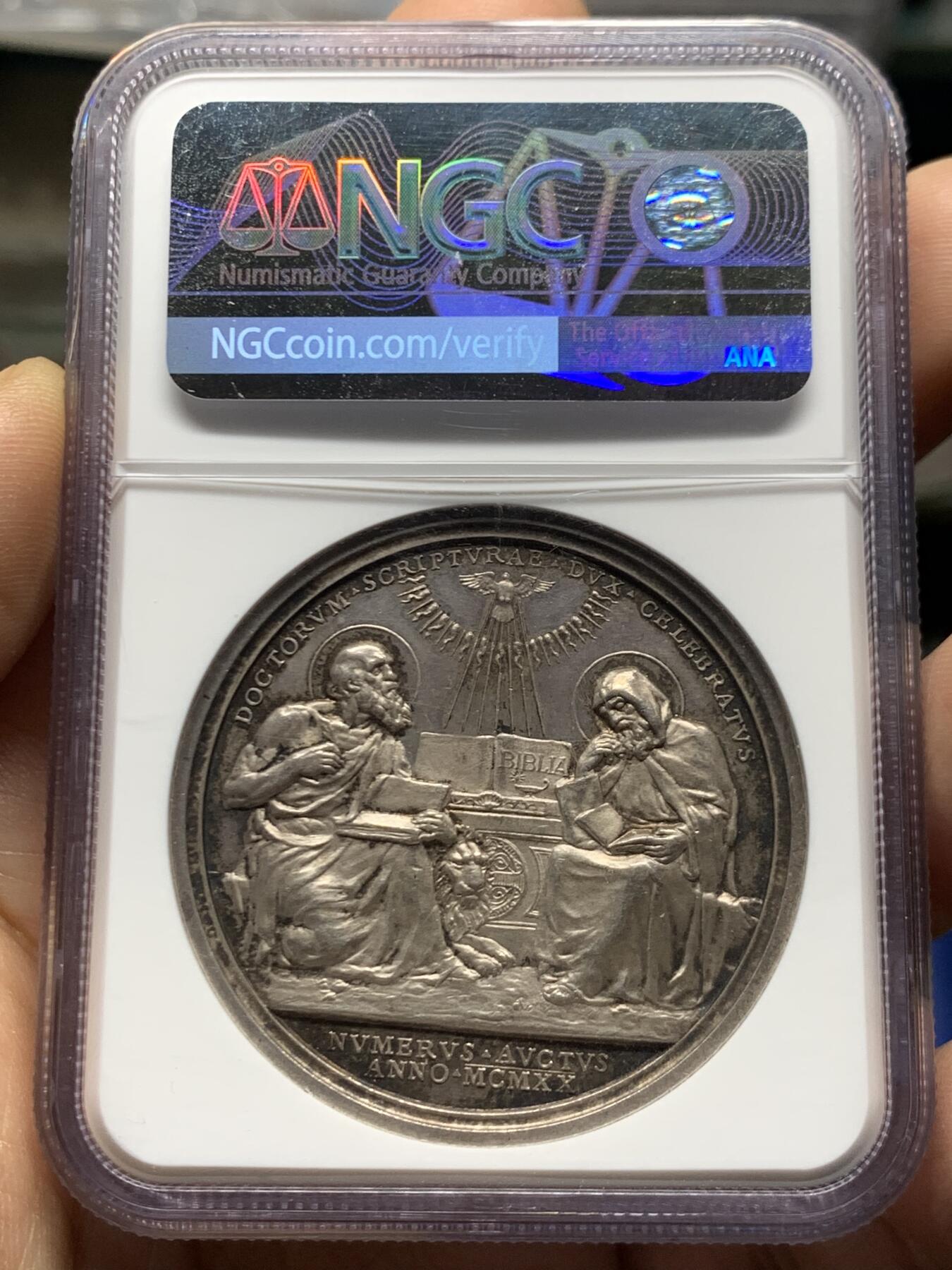 《竞宝斋》第466场 周日，周一 2场连拍 （全场包邮）欢迎送拍 NGC MS62 梵蒂冈 1920年 本笃十五银章 加厚盒