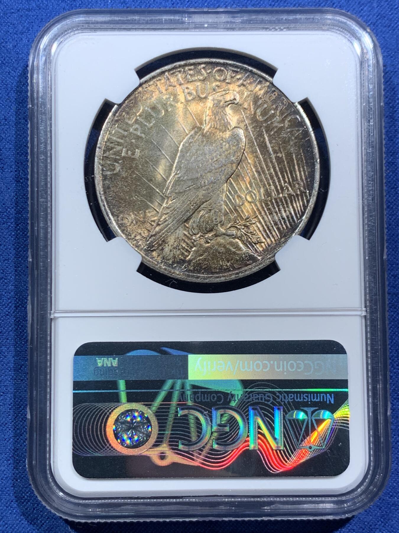 《竞宝斋》第466场 周日，周一 2场连拍 （全场包邮）欢迎送拍 NGC MS63 美国1923年和平鸽一元，正面黑彩背面黄油彩车轮光状态，带彩出分不易，喜欢的不要错过了