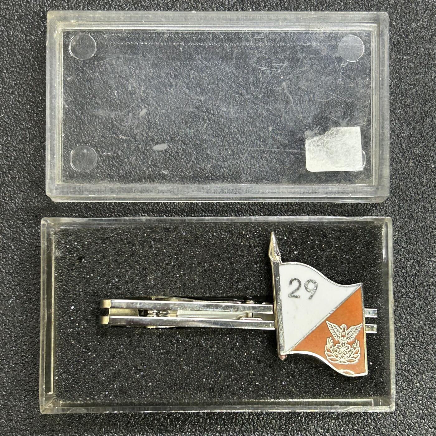 西秦中古拍卖第七十九期  不忘历史 日本陆上自卫队防卫大学校纪念领带夹 带原盒