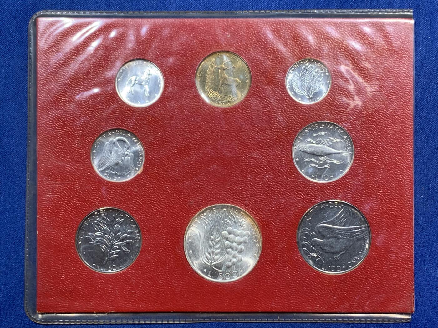 《竞宝斋》第466场 周日，周一 2场连拍 （全场包邮）欢迎送拍 梵蒂冈8枚装套币 带一枚500里拉银币