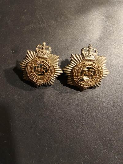 老王徽章第185期 - 英国皇家陆军服务兵团领章一组    女王时期