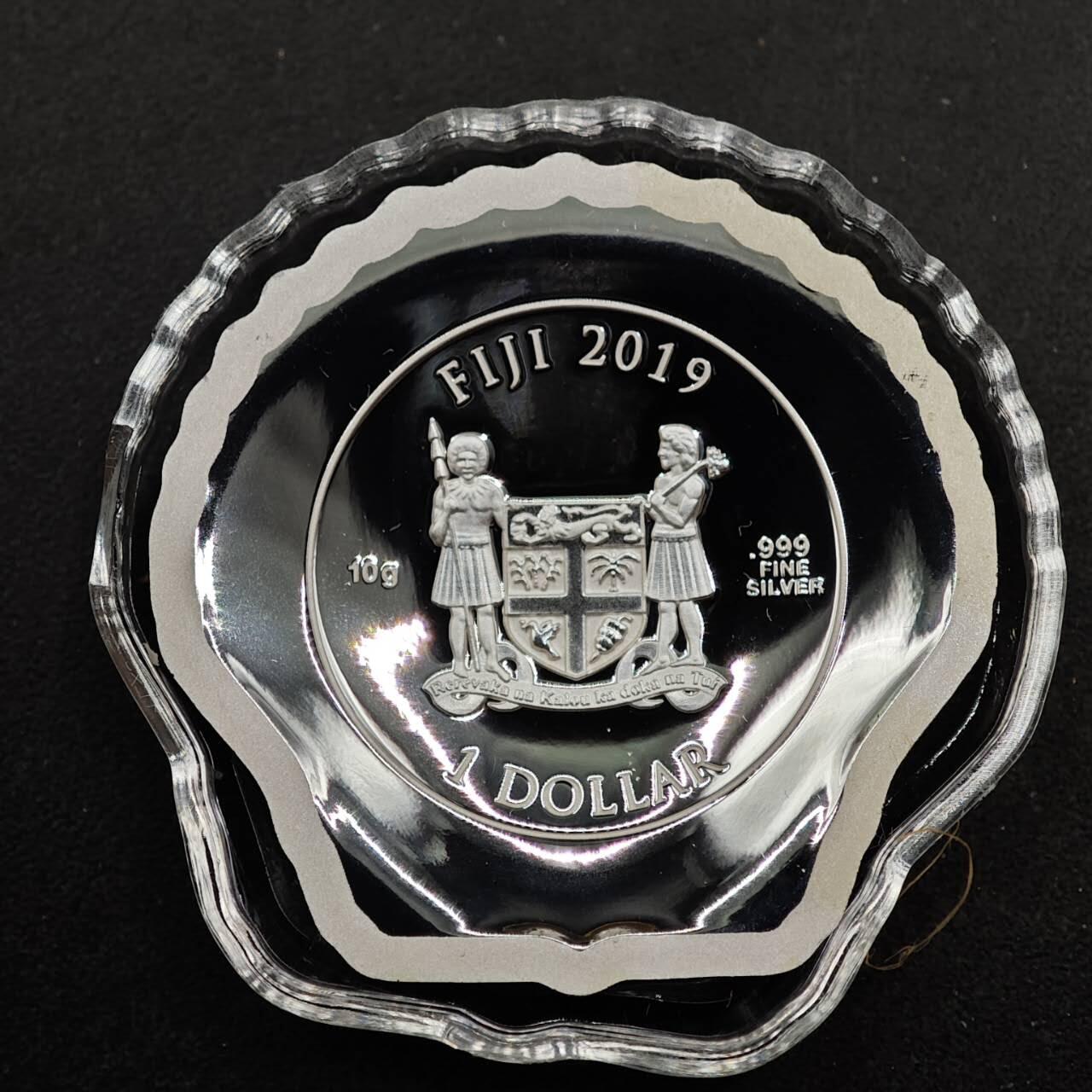 【淘币小摊】实时拍第八百七十三拍   银币套币场    每周一统一发货 斐济2019年1元彩色异形精制银币 扇贝 10克999银 发行量：1万 盒证全 